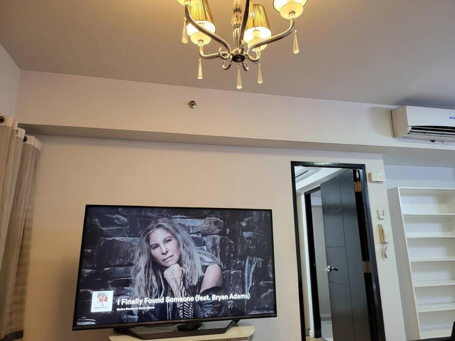 Luxury @ Bgc Sleeps 6 Comfortably Fast Wifi Pool! Apartment Manila Exterior photo