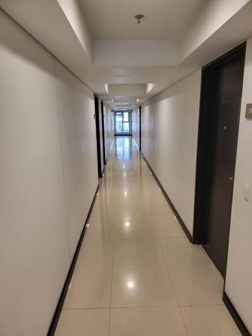 Luxury @ Bgc Sleeps 6 Comfortably Fast Wifi Pool! Apartment Manila Exterior photo