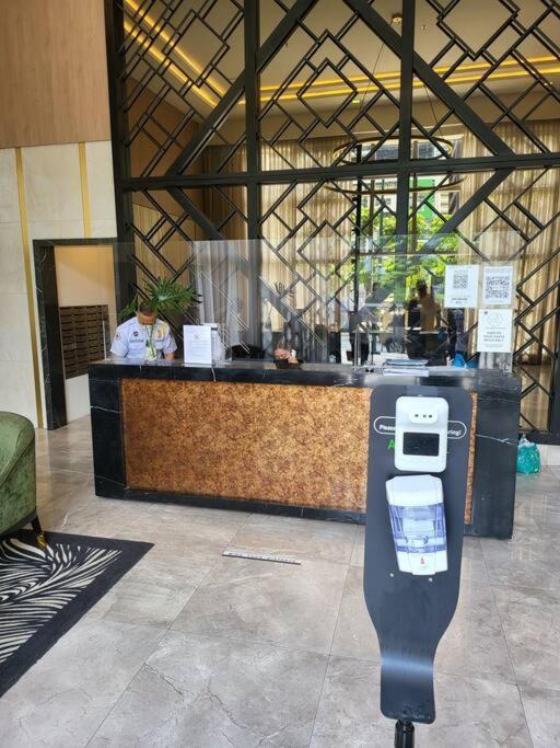 Luxury @ Bgc Sleeps 6 Comfortably Fast Wifi Pool! Apartment Manila Exterior photo