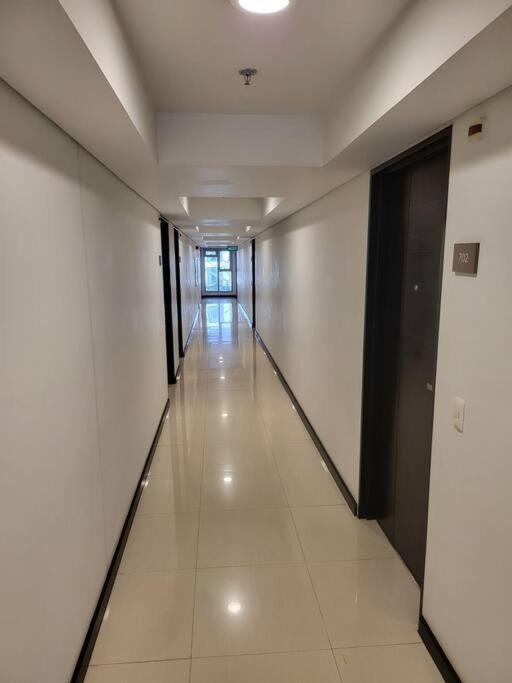 Luxury @ Bgc Sleeps 6 Comfortably Fast Wifi Pool! Apartment Manila Exterior photo