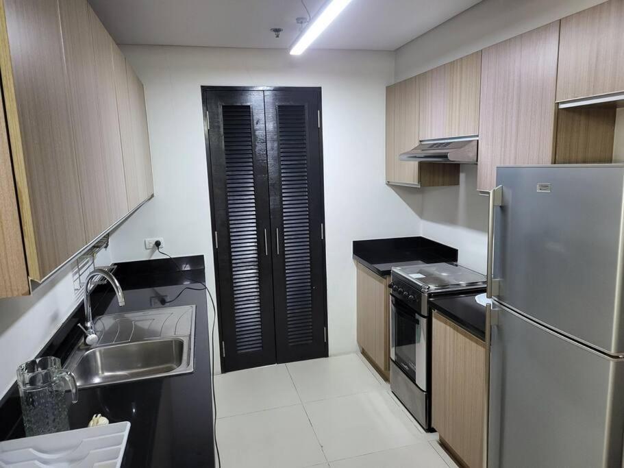 Luxury @ Bgc Sleeps 6 Comfortably Fast Wifi Pool! Apartment Manila Exterior photo